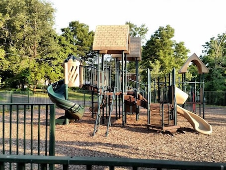 Área de juegos infantiles al aire libre