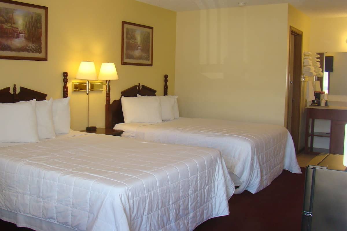 Basic Double Room | Individually decorated, individually furnished, desk, blackout drapes