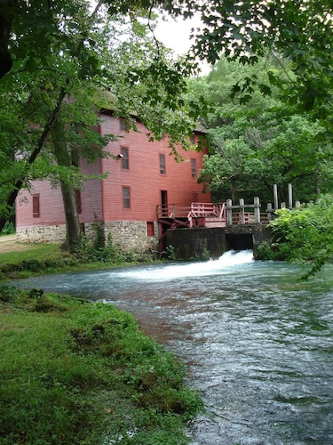 Honeysuckle Inn - Mountain View