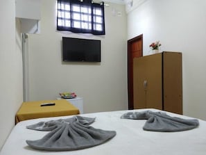 Classic-Zimmer | Minibar, laptopgeeigneter Arbeitsplatz, kostenloses WLAN, Bettwäsche