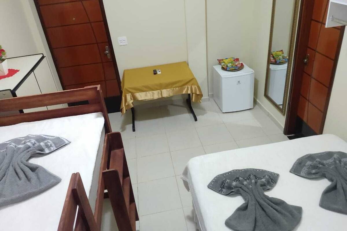 Familienzimmer (4) | Minibar, laptopgeeigneter Arbeitsplatz, kostenloses WLAN, Bettwäsche