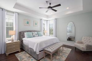 4 camere, una scrivania, ferro/asse da stiro, culla da viaggio