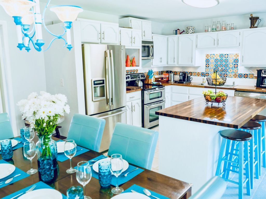 Large sleep capacity. Family friendly, large yard. Safe area.