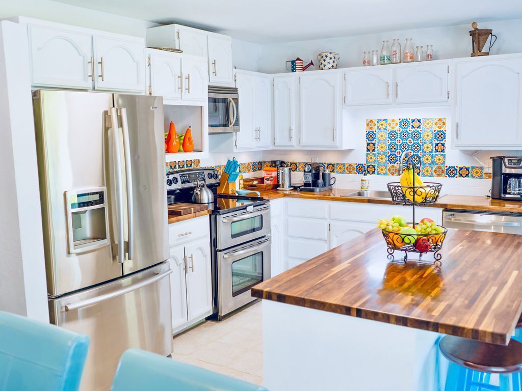 Large sleep capacity. Family friendly, large yard. Safe area.