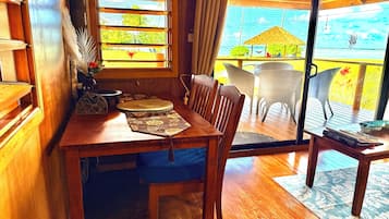 Panoramic Studio Suite, 1 King Bed, Kitchen, Beachfront | In-room dining