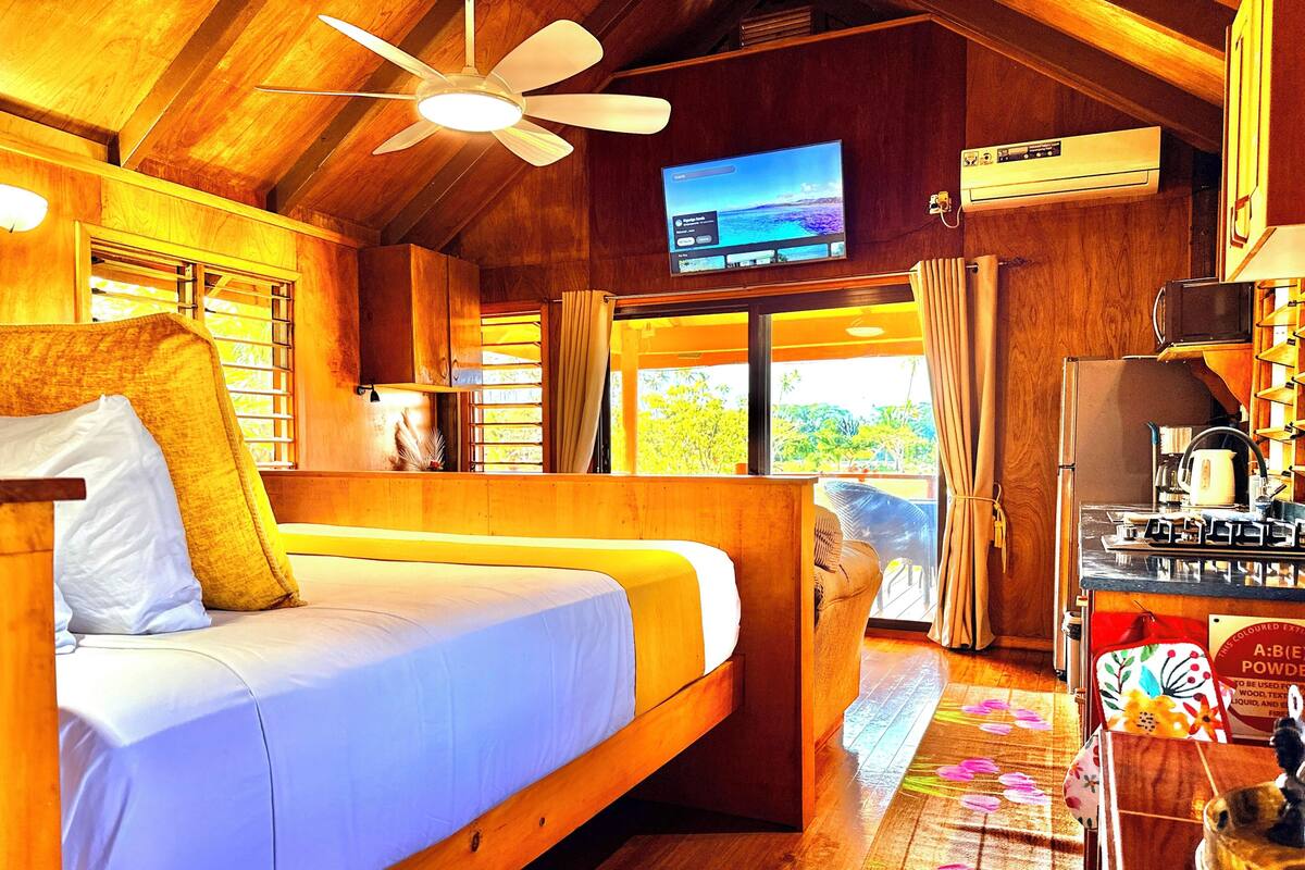 Panorama studio suite, 1 kingsize bed, keuken, aan het strand | Een kluis op de kamer, verduisterende gordijnen, geluiddichte muren