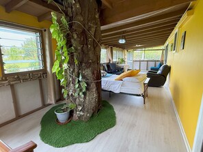 Bungalow dành cho gia đình, 1 phòng ngủ, quang cảnh biển | Khu phòng khách | Sách 