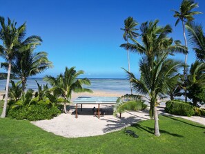 Vista frontal de la propiedad