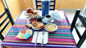 Free daily continental breakfast - Hostal Tayta Wasi II - Pavitos (Cusco)