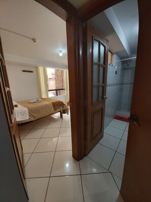 Down duvets, laptop workspace, WiFi, bed sheets - Hostal Tayta Wasi II - Pavitos (Cusco)