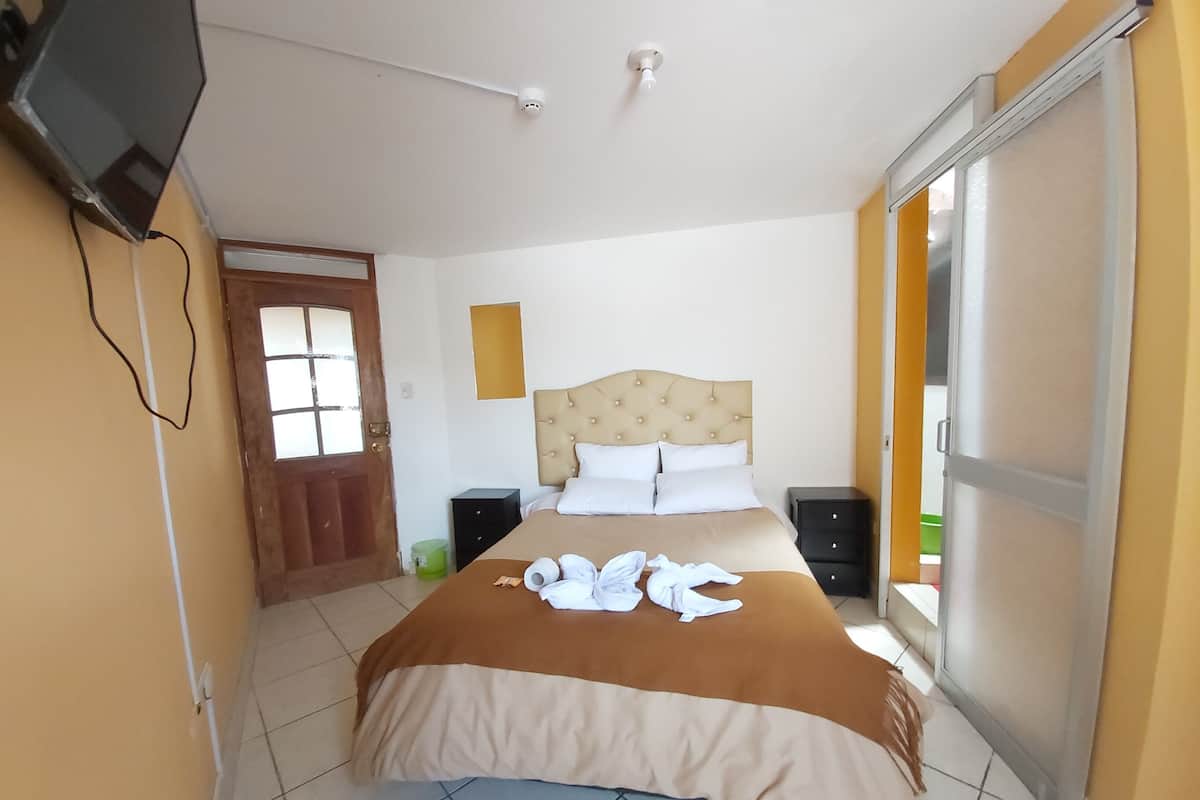 Standard Double Room | Living area | 32-inch LED TV with digital channels, TV, books