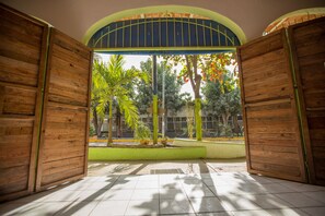 Interior entrance - Hostal La Selva San Pancho (San Francisco)