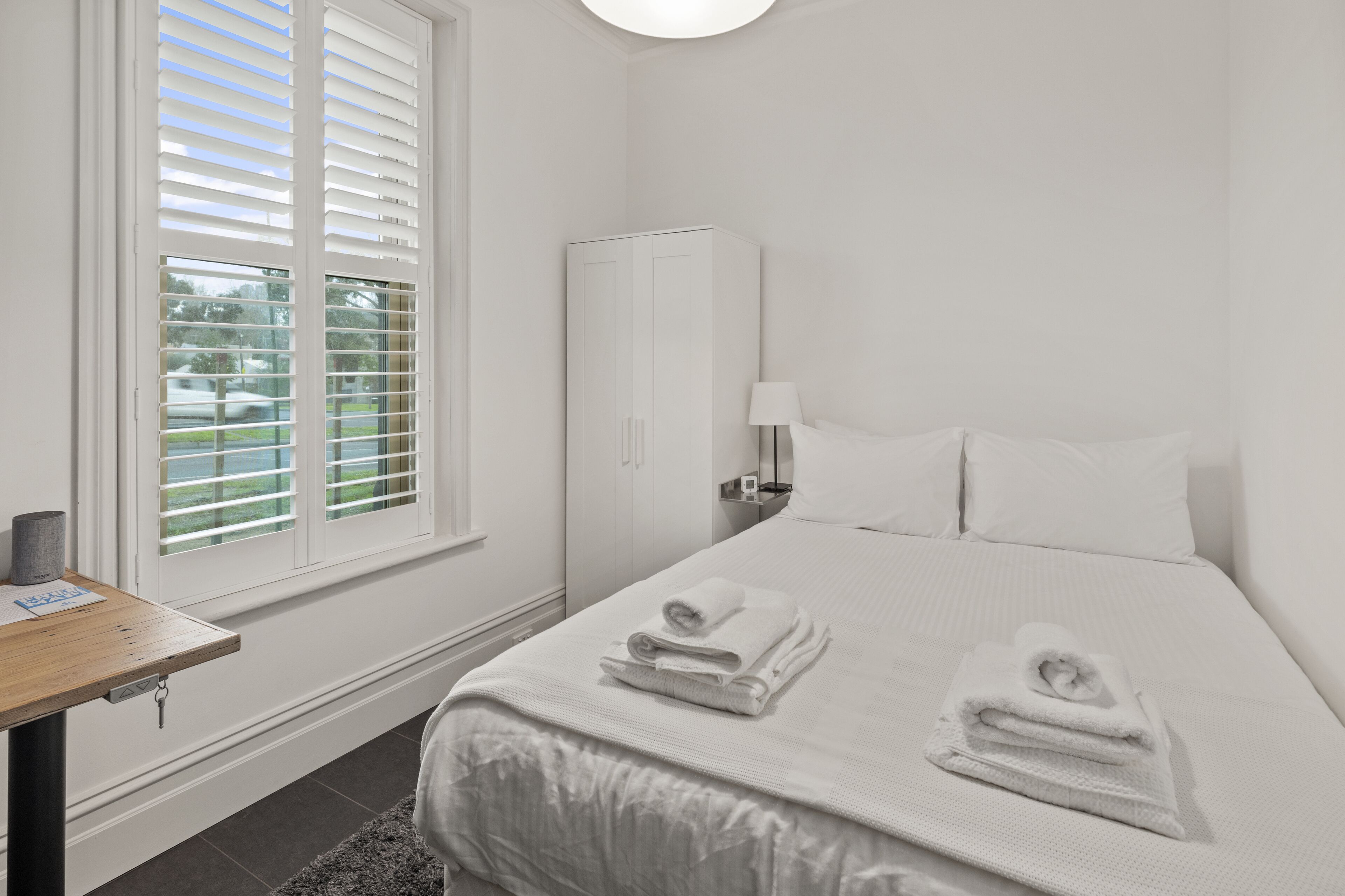 Habitación ejecutiva, 1 cama de matrimonio, baño compartido | Ropa de cama de alta calidad y escritorio