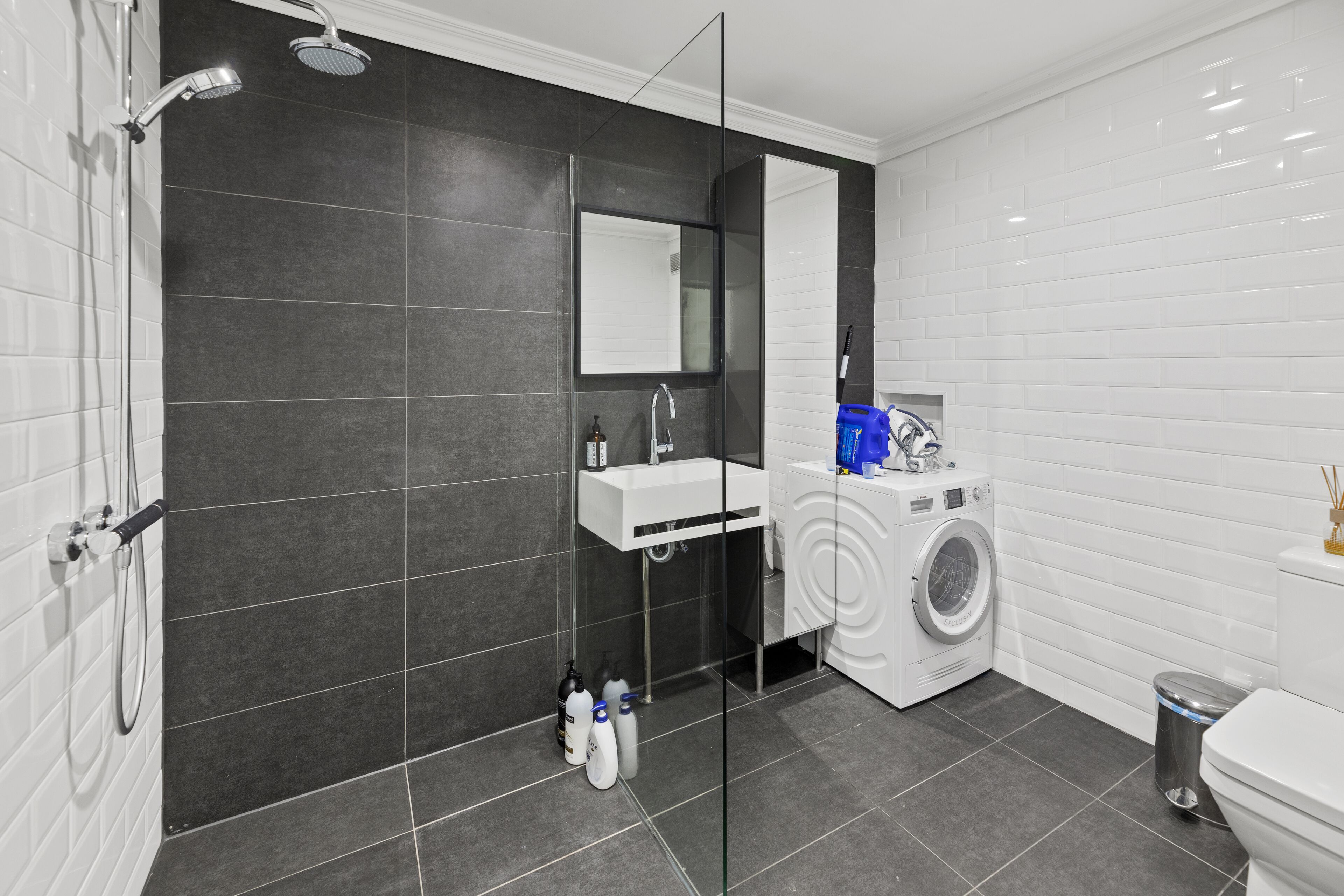 Executive Apartment | Bathroom | Shower, rainfall showerhead, hair dryer, bathrobes