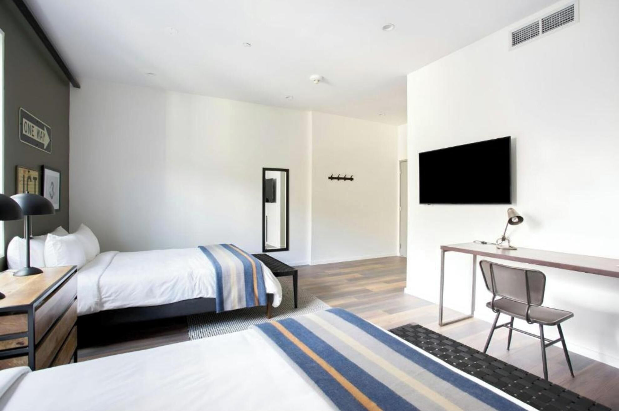 Room, 2 Queen Beds (Lofted)