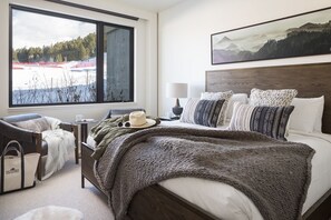 2 bedrooms, iron/ironing board, WiFi, bed sheets - Outpost: One Town Hill 204 - Base of Snow King Mtn (Jackson)