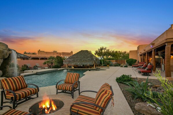 Owners Resort style Pool, hot tub and waterfall Surrounded by 6ft Wall