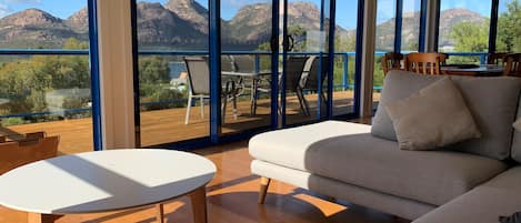 Panoramic House, 3 Bedrooms, 2 Bathrooms, Mountain View | Living area | Flat-screen TV