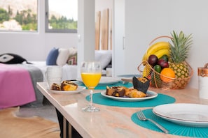 Penthouse, 1 Schlafzimmer (Aphrodite - Acropolis View) | Essbereich im Zimmer