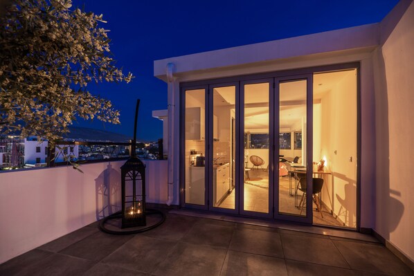Kattohuoneisto, 1 makuuhuone (Aphrodite - Acropolis View) | Terassi/patio