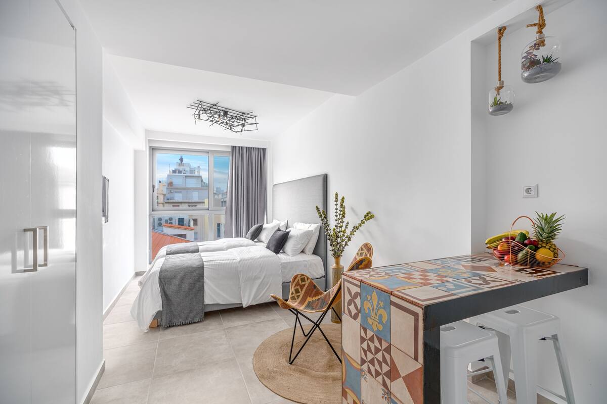 Suite estudio Deluxe (Dionysos) | Caja fuerte, espacio para trabajar con un portátil, cortinas opacas