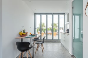 Loftsleilighet, 1 soverom (Aphrodite - Acropolis View) | Spiseområde på rommet