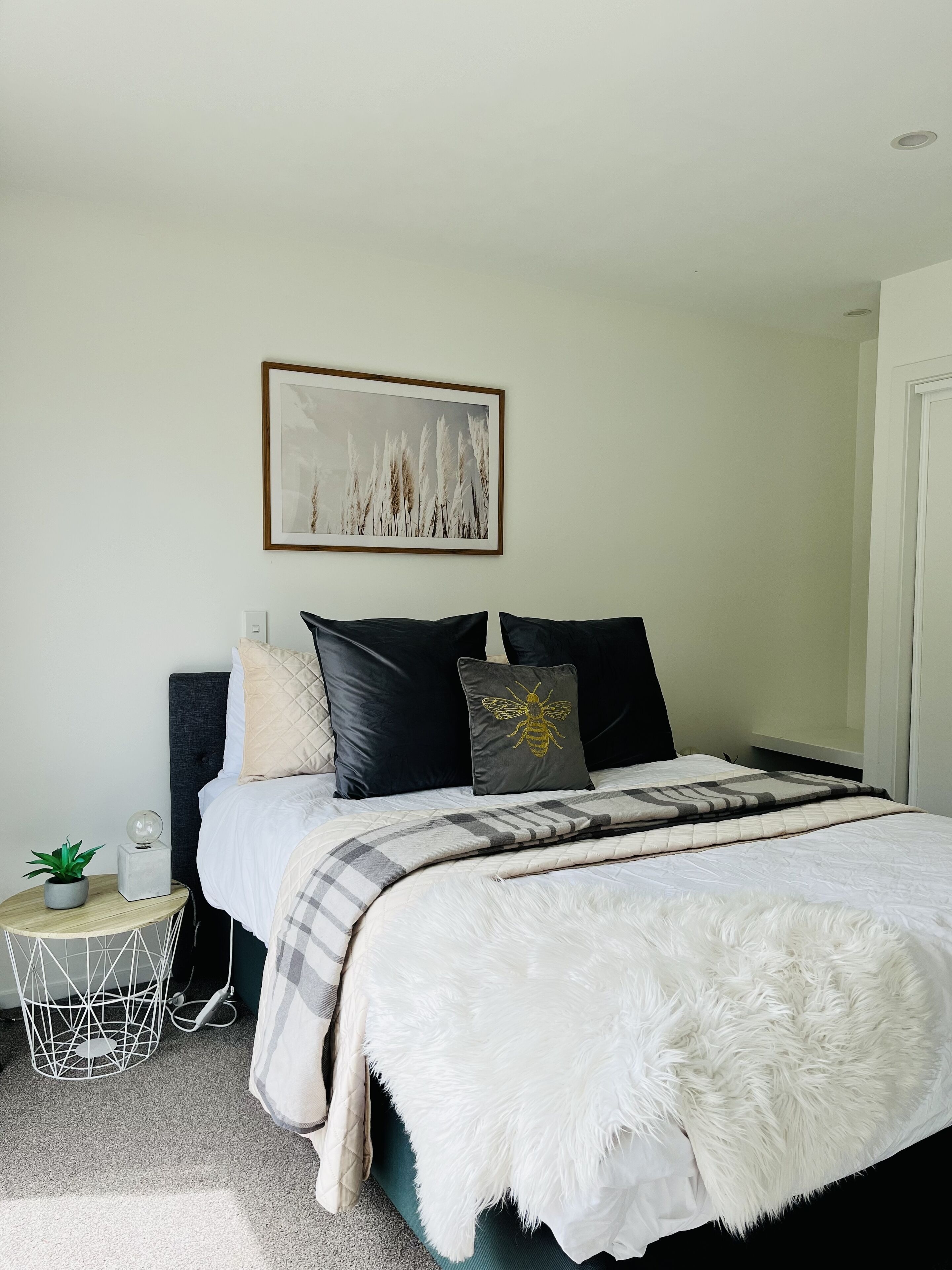 3 bedrooms, travel cot, WiFi, bed sheets