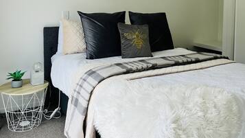 3 bedrooms, travel cot, WiFi, bed sheets