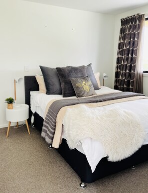 3 slaapkamers, reisbedje, wifi, beddengoed