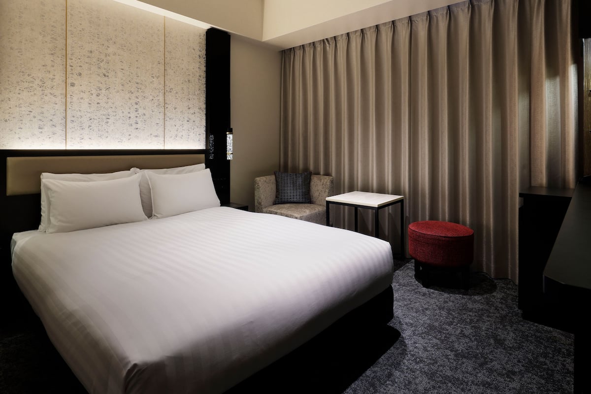 Standard , 1 bed Double , Bathtub, Non Smoking | In-room safe, free WiFi, bed sheets