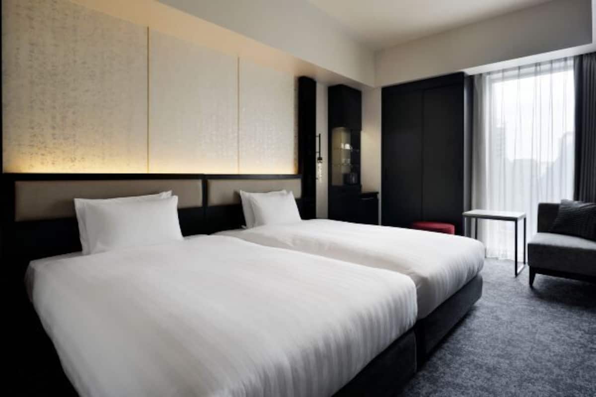 In-room safe, free WiFi, bed sheets