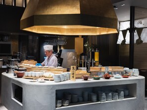 Petit déjeuner buffet servi tous les jours en supplément