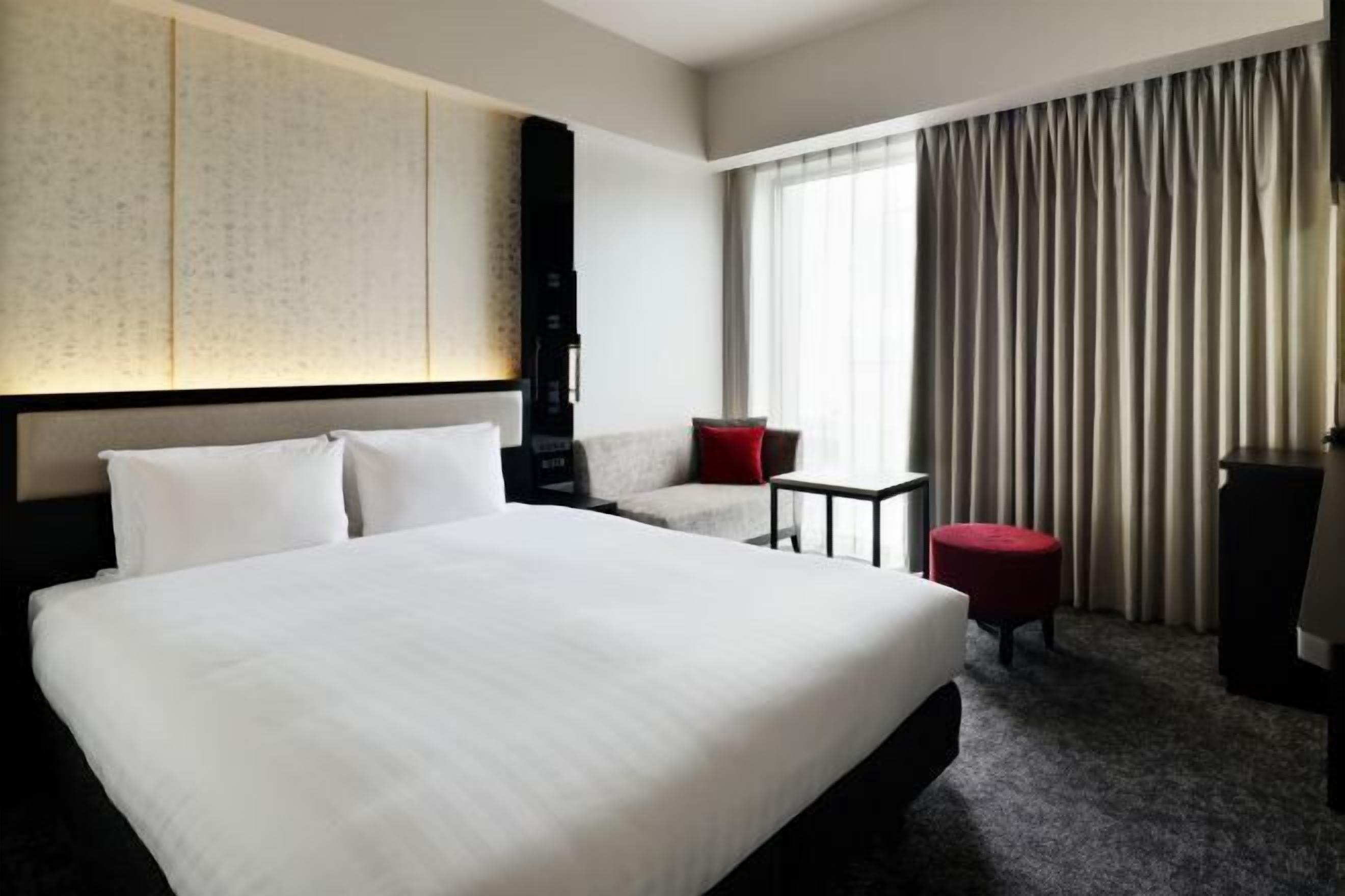 In-room safe, free WiFi, bed sheets