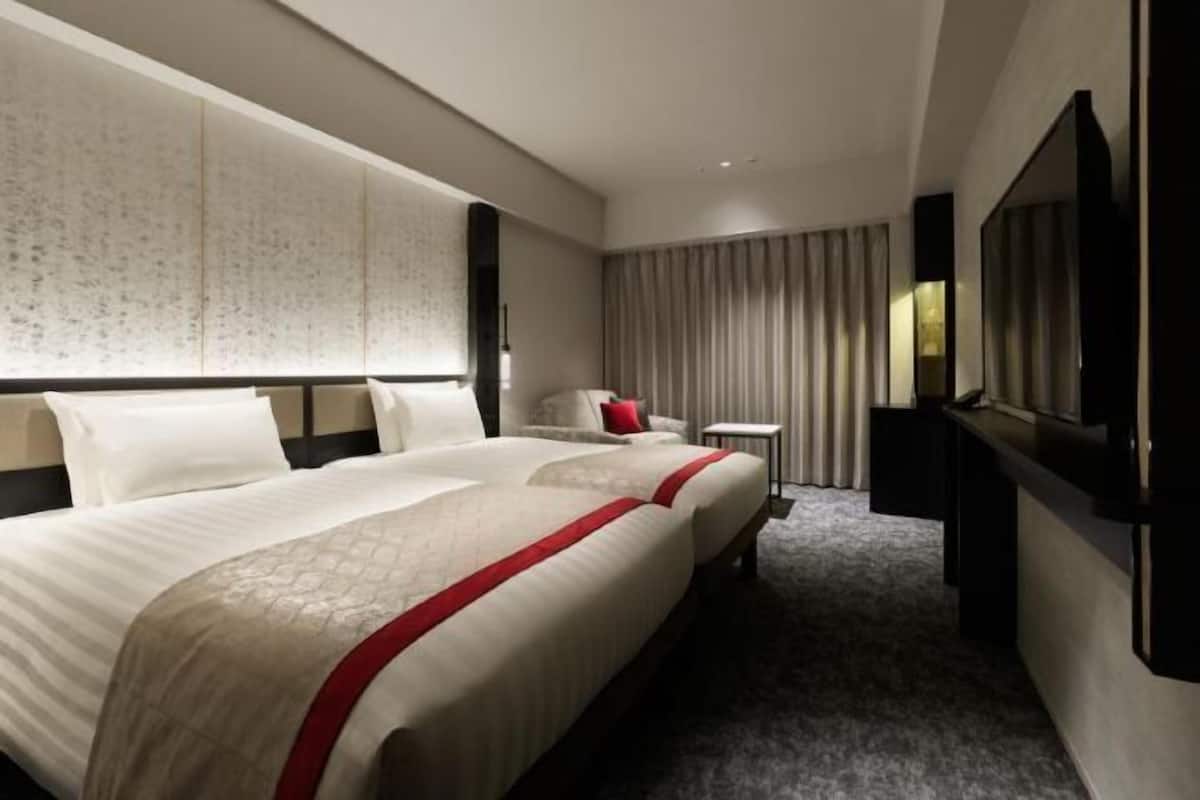 In-room safe, free WiFi, bed sheets