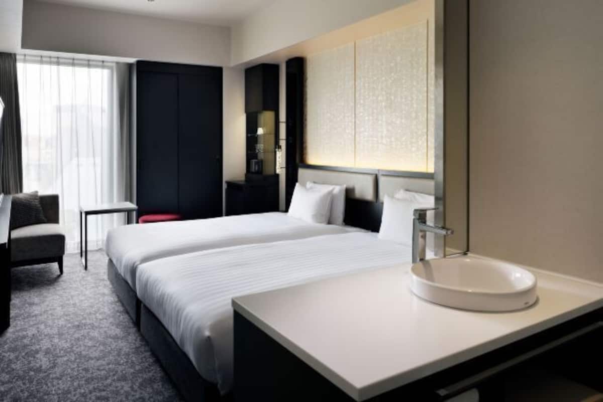 In-room safe, free WiFi, bed sheets