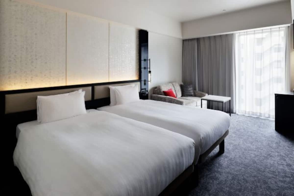 In-room safe, free WiFi, bed sheets