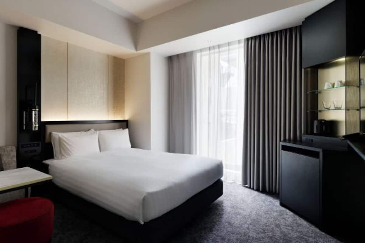 In-room safe, free WiFi, bed sheets