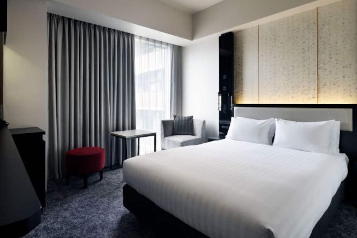In-room safe, free WiFi, bed sheets