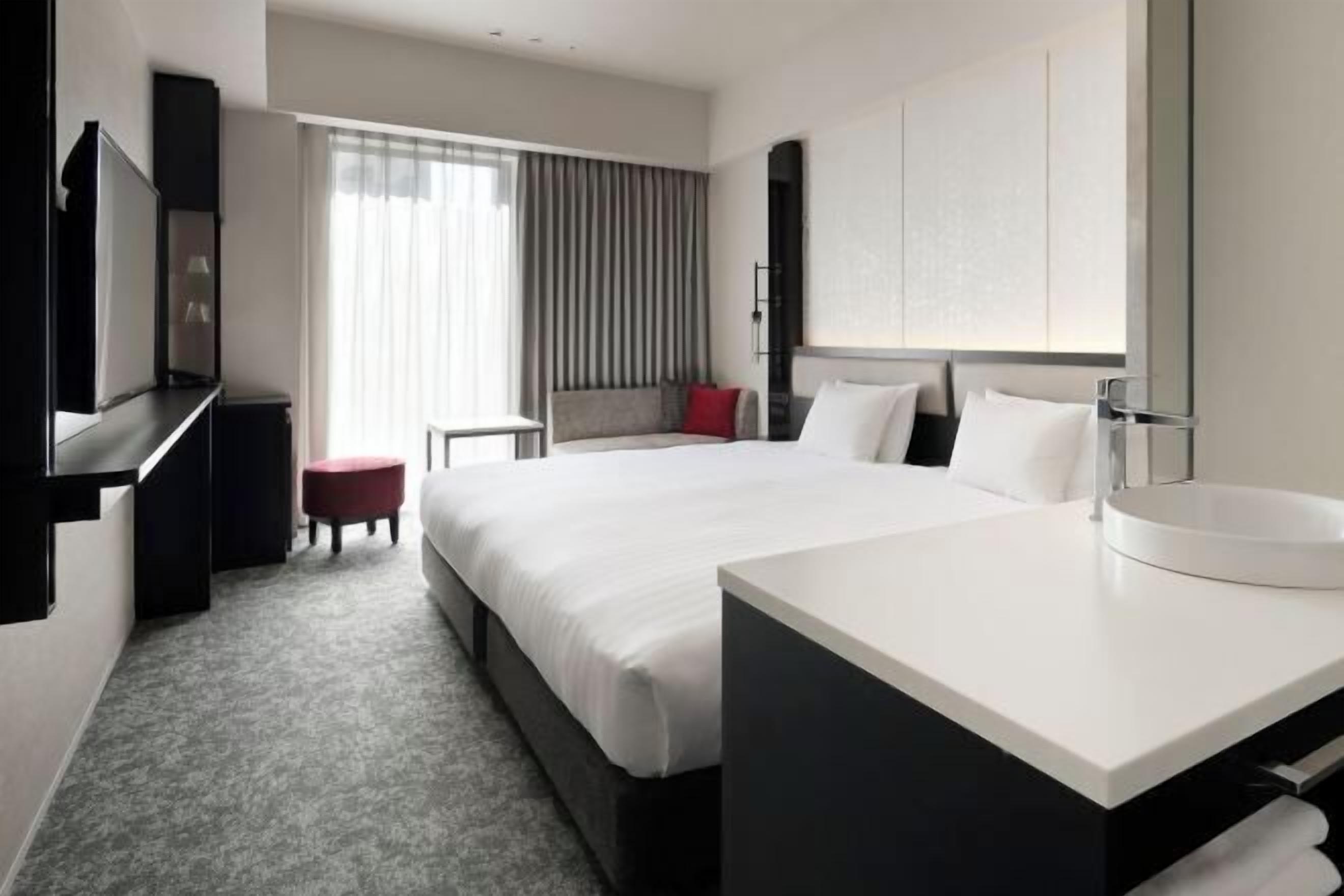 Cofres nos quartos, Wi-Fi de cortesia, roupa de cama