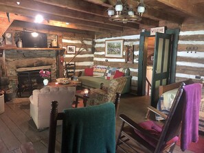Smart TV, fireplace, DVD player - Rustic Cabin in the valley near the Smith River.  Pets Welcome! (Woolwine)