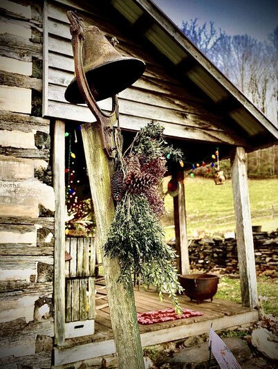 Rustic Cabin in the valley near the Smith River.  Pets Welcome!