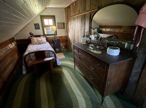 2 bedrooms, iron/ironing board, bed sheets