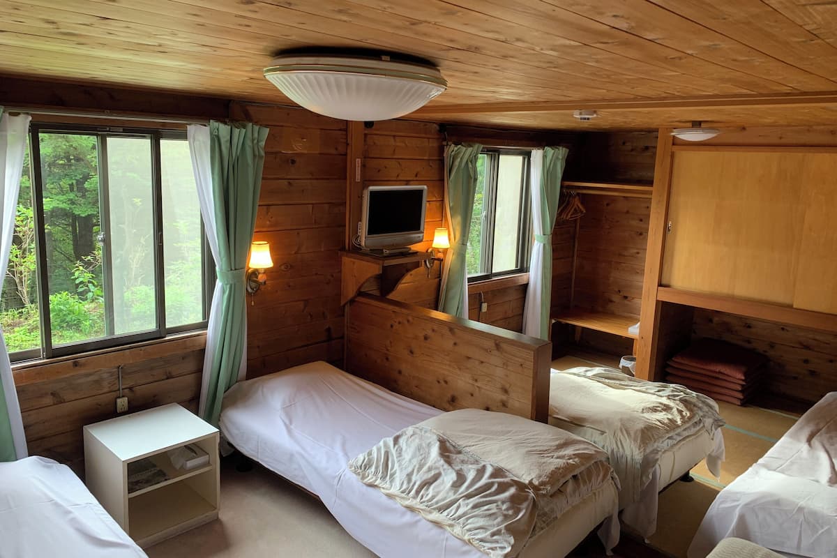 Family Quadruple Room | 1 bedroom, soundproofing, free WiFi, bed sheets