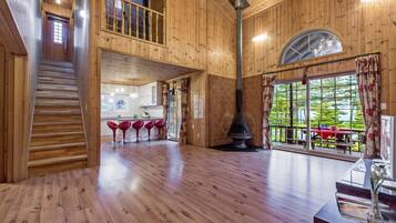 Villa (Vinus) | Living area | Flat-screen TV