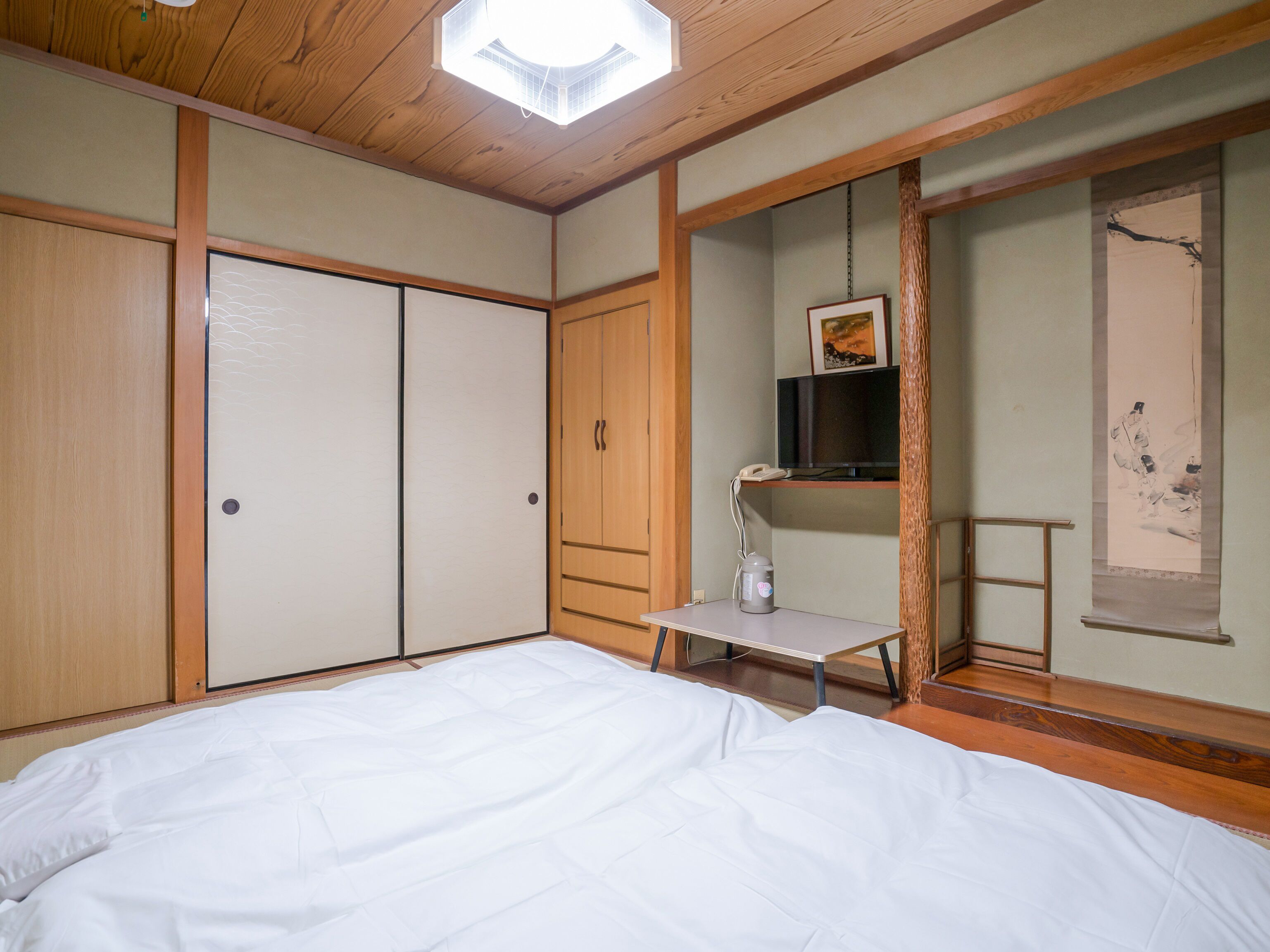 Escrivaninha, Wi-Fi de cortesia, roupa de cama