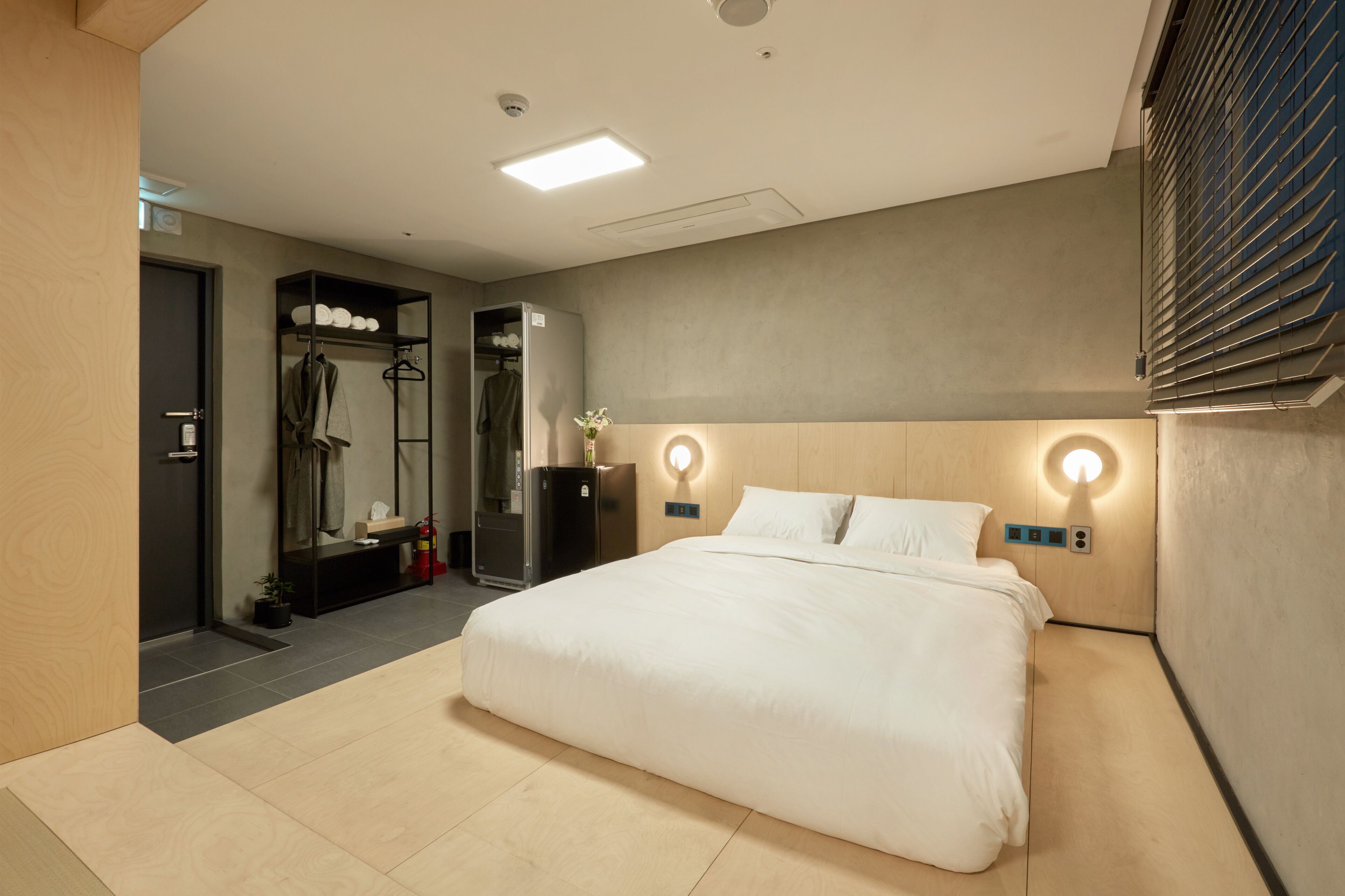 soundproofing, free wifi, bed sheets