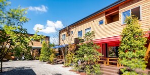 숙박 시설 입구