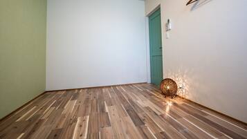 2 bedrooms, soundproofing, free WiFi, bed sheets