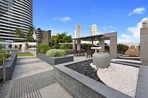 BBQ/picnic Area - Oracle Resort Private Luxe 2 Bed Tower 1 (Broadbeach)