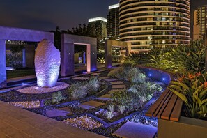 BBQ/picnic Area - Oracle Resort Private Luxe 2 Bed Tower 1 (Broadbeach)